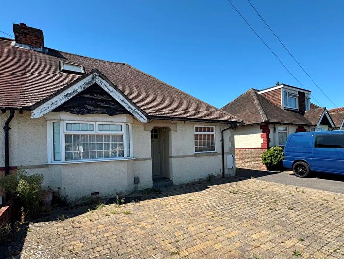 3 Bedroom Bungalow To Rent In Lonsdale Avenue, Portchester, PO16