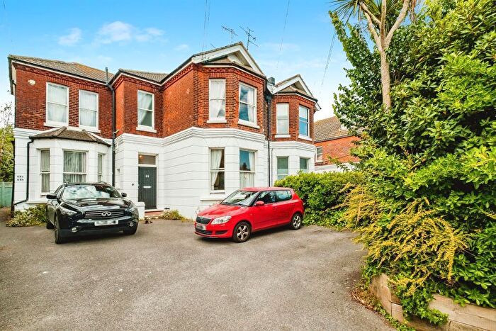 3 Bedroom Flat For Sale In Richmond Road, Worthing, BN11