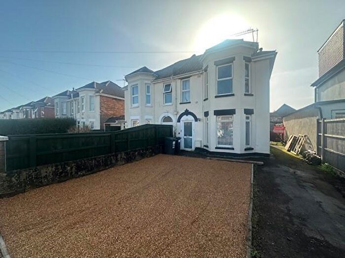 2 Bedroom Flat To Rent In Stewart Road, Charminster, Bournemouth, BH8