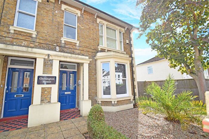 2 Bedroom Flat To Rent In Gresham Road, Staines, TW18