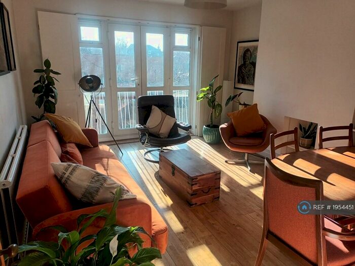 2 Bedroom Flat To Rent In Shannon Court, London, N16