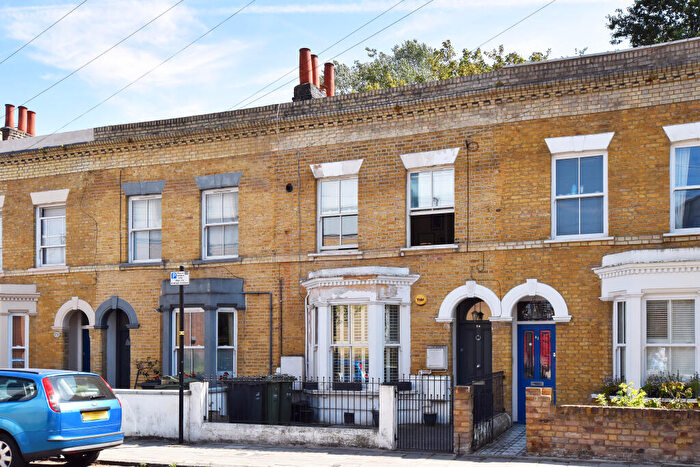 2 Bedroom Flat To Rent In Lilford Road, SE5