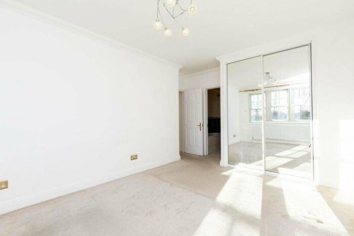 2 Bedroom Flat To Rent In Exeter Road, Kilburn, NW2