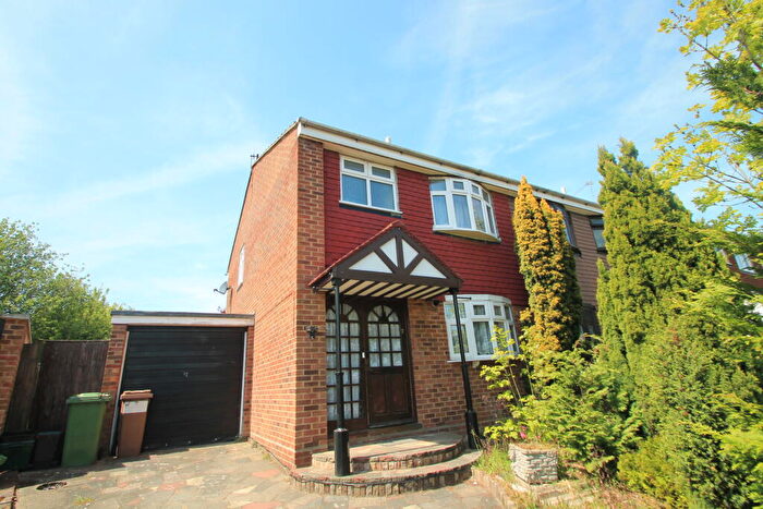 3 Bedroom Semi-Detached House To Rent In Powster Road, Bromley, BR1