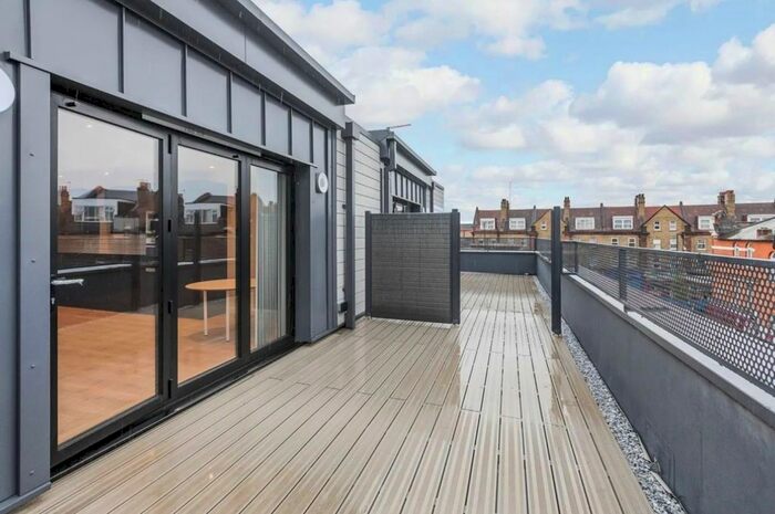 2 Bedroom Flat To Rent In Oaklands Road, Cricklewood, Willesden Green, NW2