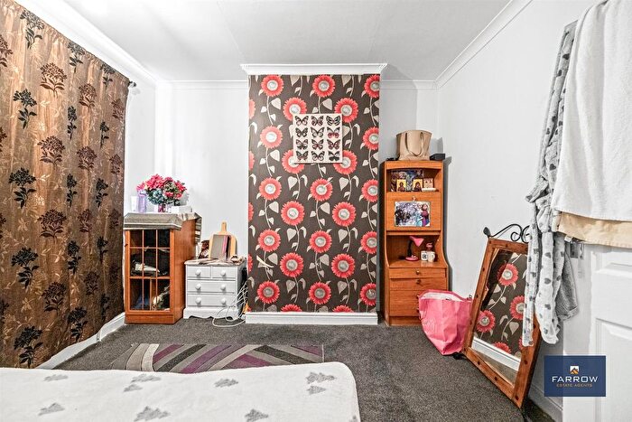 3 Bedroom Terraced House For Sale In Rutland Street, Grimsby, DN32