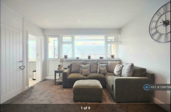 2 Bedroom Flat To Rent In Chatsworth Parade, Petts Wood, Orpington, BR5