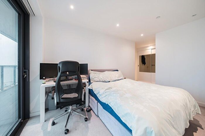 3 Bedroom Flat For Sale In Yabsley Street London, E14
