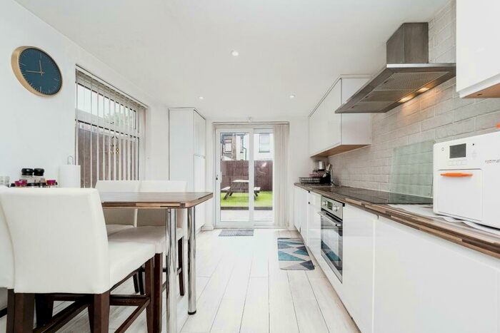 3 Bedroom Terraced House To Rent In Avenons Road, London, E13