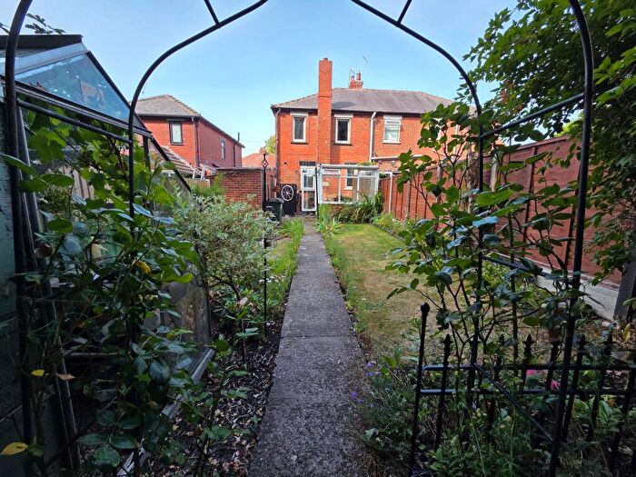 3 Bedroom Semi-Detached House For Sale In Jack Close Orchard, Royston, S71
