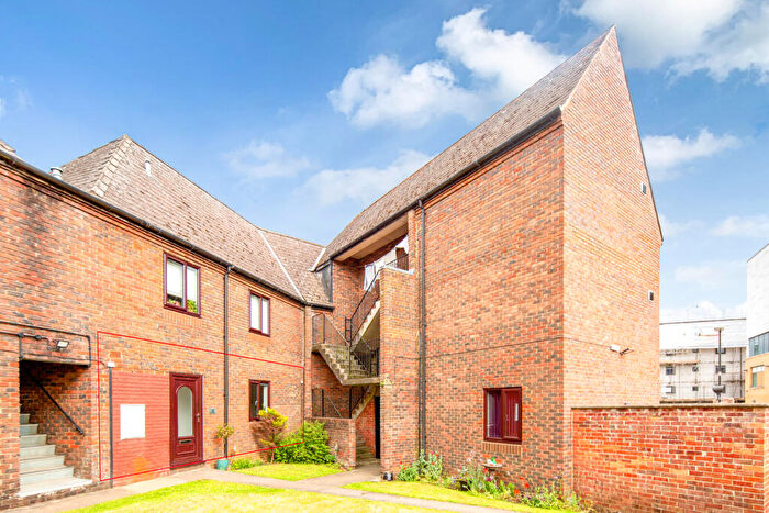 1 Bedroom Flat For Sale In Harcourt House, North Street, Bicester, Oxfordshire, OX26