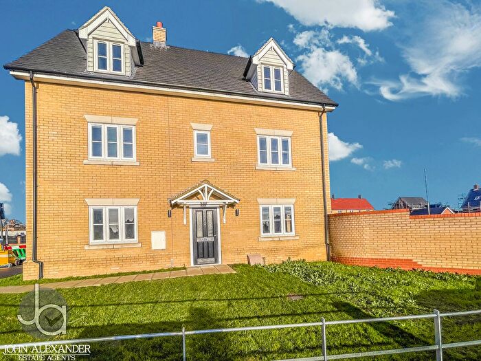 4 Bedroom Detached House For Sale In Heather Honey Mews, Tiptree, CO5