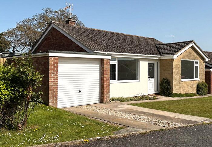 3 Bedroom Detached Bungalow For Sale In Scalwell Park, Seaton, Devon, EX12