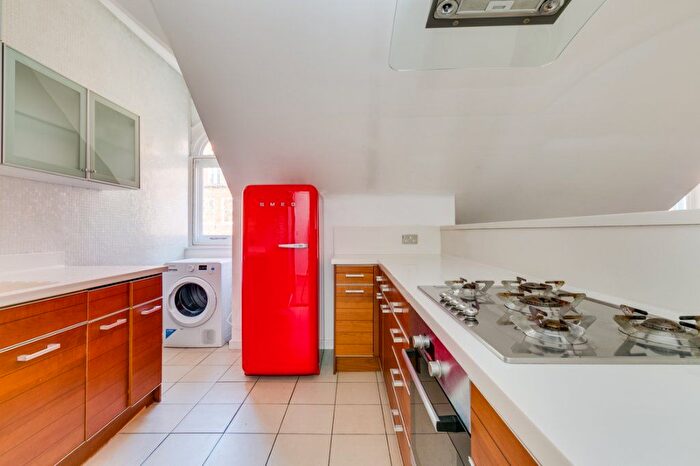 2 Bedroom Flat For Sale In Coleherne Road, Chelsea, London, SW10