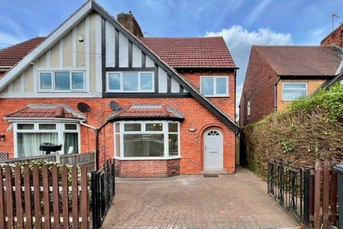 3 Bedroom Semi-Detached House To Rent In Victor Crescent, Nottingham, NG10