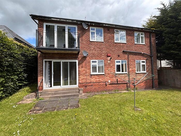 2 Bedroom Flat To Rent In Flat E Alwoodley Lane, Leeds, LS17