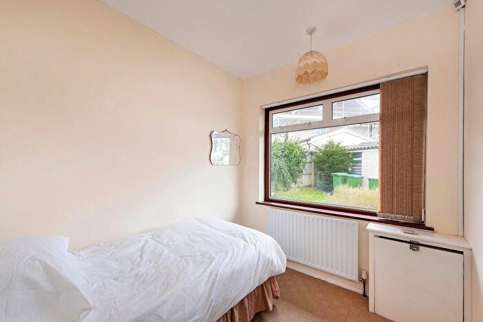 2 Bedroom Semi-Detached Bungalow For Sale In Stratton Close, Bexleyheath, DA7