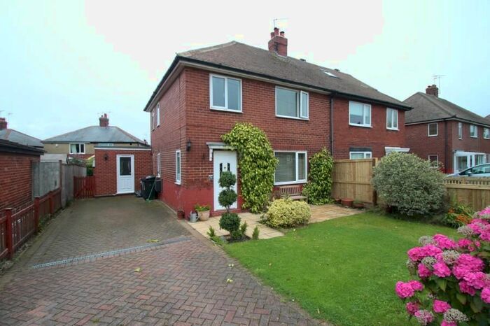 3 Bedroom Semi-Detached House To Rent In Harlow Park Drive, Harrogate, HG2