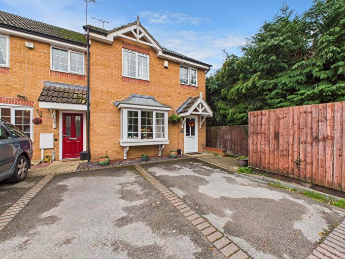 3 Bedroom Town House For Sale In Eaton Close, Hatton, DE65