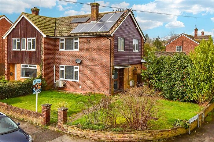 3 Bedroom Semi Detached House For Sale In Salisbury Road, Tonbridge, Kent, TN10