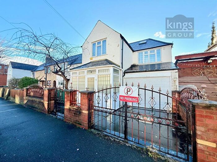 4 Bedroom End Of Terrace House For Sale In Sinclair Road, London, E4