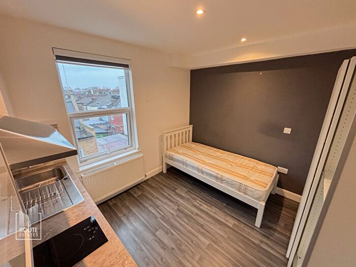 Studio To Rent In Stamford Hill, London, N16