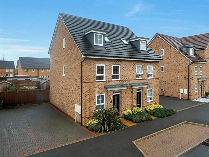 4 Bedroom Semi Detached House For Sale In Defiance Avenue, Brooklands, Milton Keynes, MK10