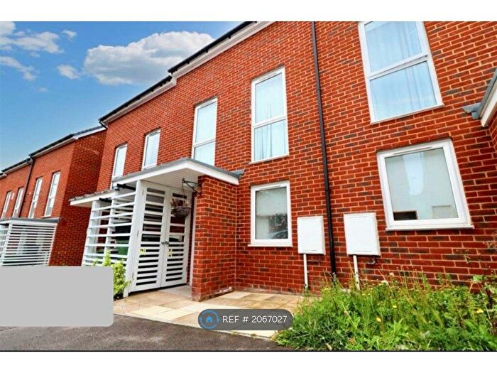 4 Bedroom Terraced House To Rent In Burroughs Drive, Dartford, DA1