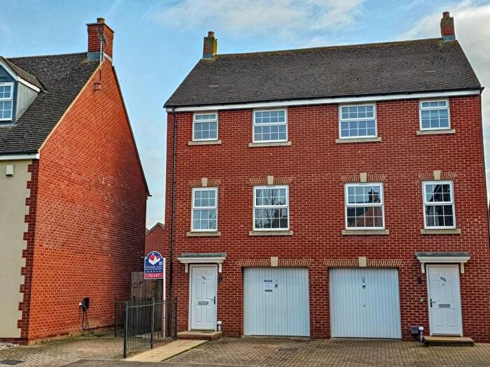 4 Bedroom Semi Detached House To Rent In Thatcham Avenue, Kingsway, Gloucester, GL2