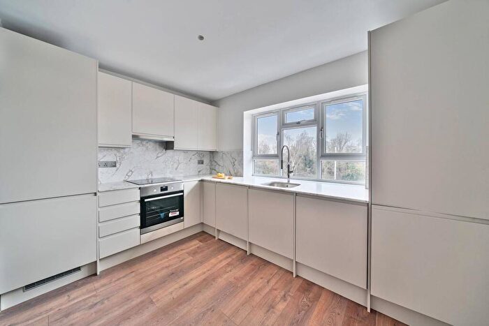 2 Bedroom Flat For Sale In New Pond Parade, Ruislip, HA4