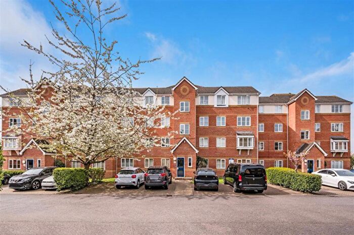 2 Bedroom Flat For Sale In Dairyman Close, Cricklewood, NW2