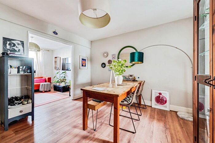 3 Bedroom Terraced House For Sale In William Street, Swindon, SN1
