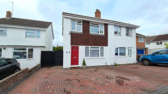 3 Bedroom Semi Detached House For Sale In Sycamore Rise, Newbury, RG14
