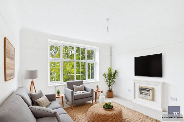 3 Bedroom Flat For Sale In Streatham Close, Leigham Court Road, London, SW16