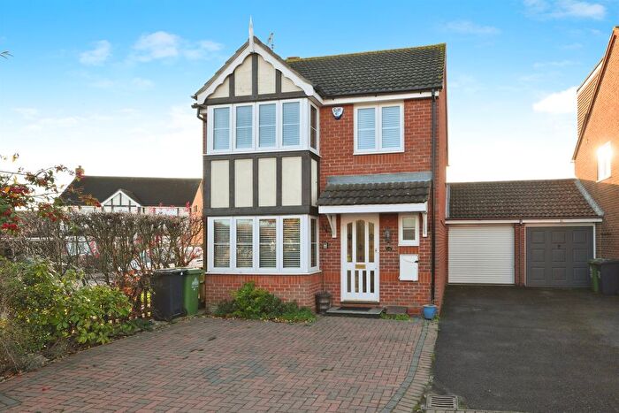 3 Bedroom Detached House For Sale In Waltham Gate, Waltham Cross, EN8