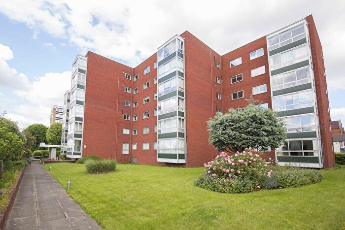 2 Bedroom Apartment To Rent In Portsmouth Road, Surbiton, KT6