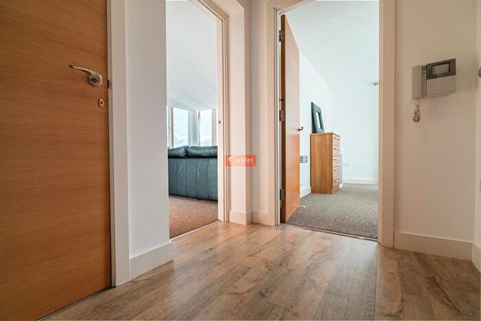 1 Bedroom Flat To Rent In Canal Wharf, Waterfront Walk, Birmingham, B1