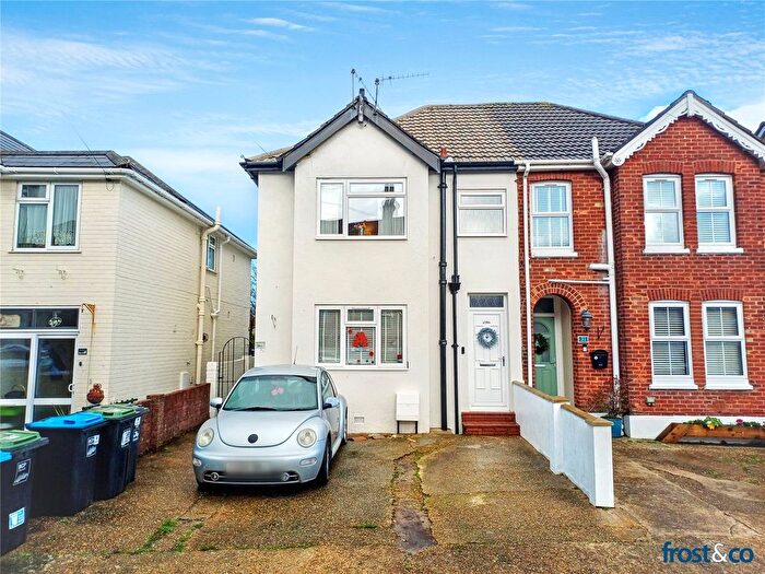 1 Bedroom Flat For Sale In Gwynne Road, Parkstone, Poole, Dorset, BH12