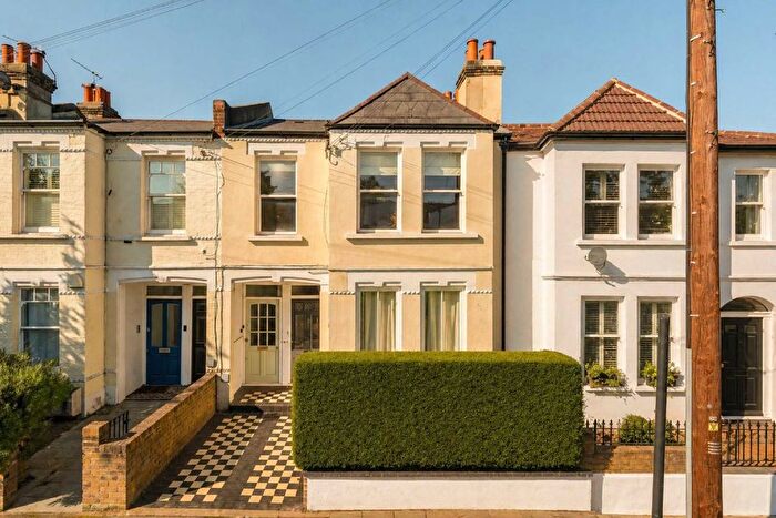 3 Bedroom Maisonette For Sale In Mantilla Road, Tooting, SW17