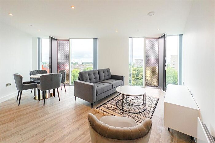 2 Bedroom Apartment To Rent In Thr, M15