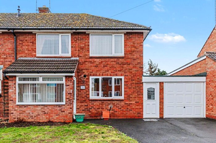 3 Bedroom Semi Detached House For Sale In Throckmorton Road, Alcester, B49