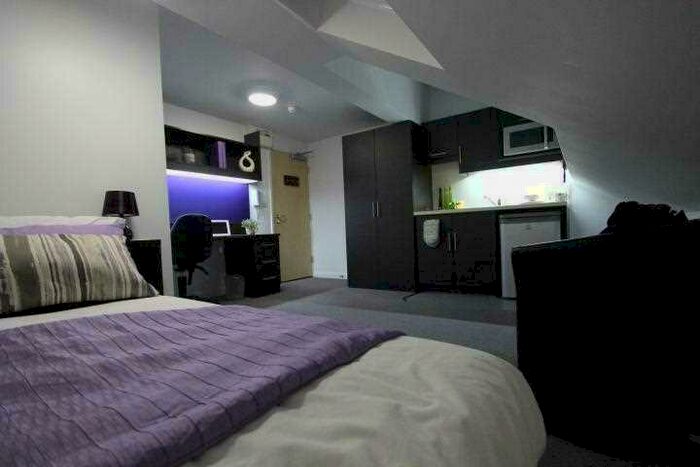 1 Bedroom End Of Terrace House To Rent In The Square, / North Road East, Plymouth, PL4