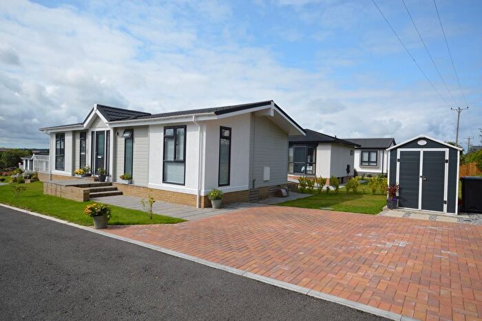 2 Bedroom Mobile/park Home For Sale In Palm Way, Trebarber, TR8
