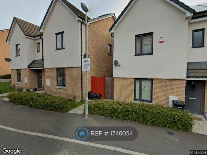 3 Bedroom Semi-Detached House To Rent In Reservoir Way, Ilford, IG6