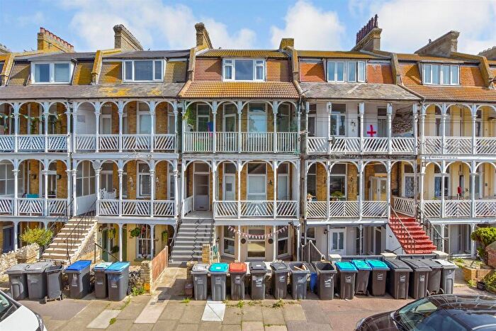 2 Bedroom Flat For Sale In Minnis Road, Birchington, Kent, CT7