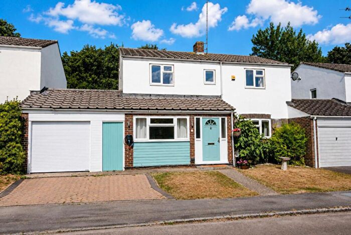 4 Bedroom Link Detached House For Sale In St. Leonards Close, Watlington, OX49