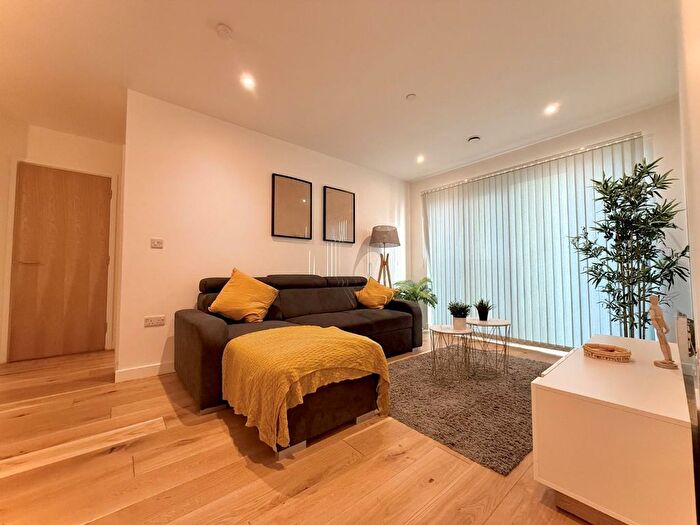 2 Bedroom Flat To Rent In The Axium, Windmill Street, Birmingham, B1