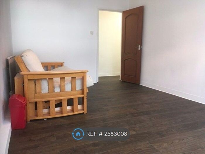 1 Bedroom Flat To Rent In Peregrine House, London, EC1V