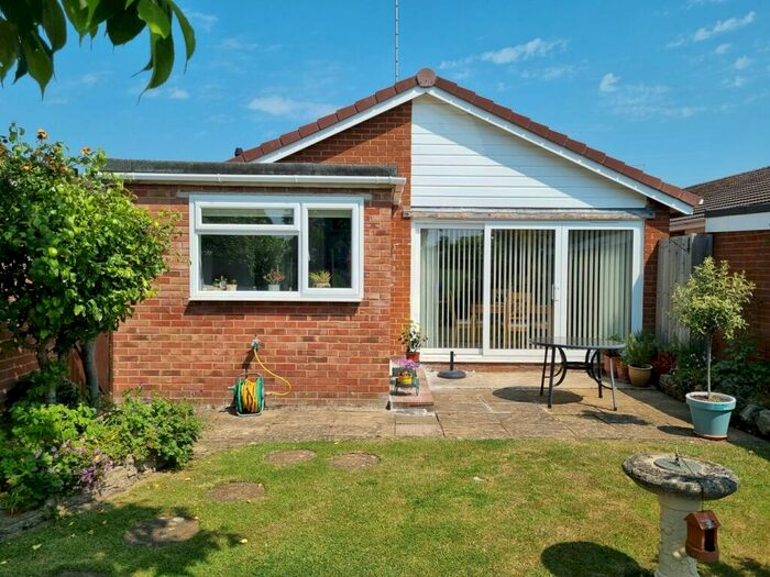 2 Bedroom Detached Bungalow For Sale In Manor Way, Deeping St James