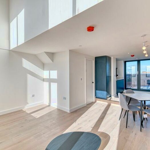 3 Bedroom Apartment To Rent In Spinners Way, Manchester, M15